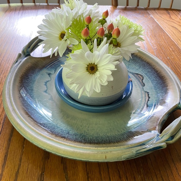 Vintage doughnut shaped pottery vase,No signature. Inthe vein of Doug Hivey. EUC - Picture 5 of 8